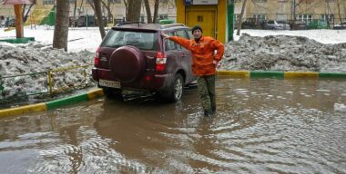 Почему опасно парковать автомобиль в луже