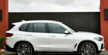 Владельцев новых BMW X5 пугают расслаивающимися шинами