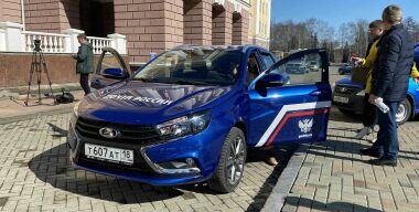Глава Почты России оценил новую LADA Vesta