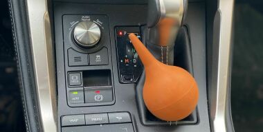 Зачем некоторые водители возят с собой медицинскую клизму