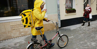 Столичных водителей опять поразят в правах ради 3000 велокурьеров