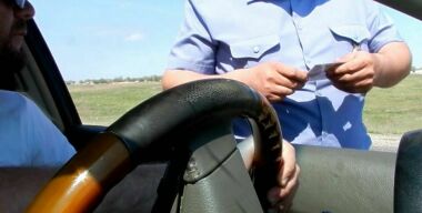 Как ГИБДД «арестовывает» автомобили из-за капли масла под мотором