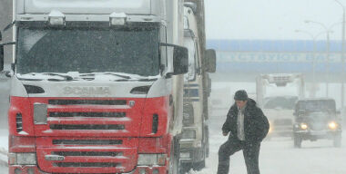 В Москве предлагают запретить движение грузовиков во время снегопадов