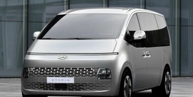 Больше не грузовик: Hyundai представила новый минивэн Staria