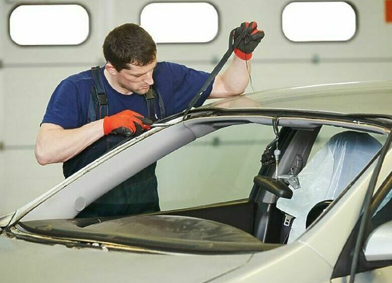 Изображение Как автовладельцев разоряет обычная замена лобового стекла