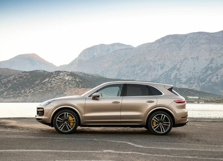 Изображение Юридические лица в России выбирают «уазики» и Porsche