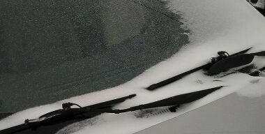 Почему зимой не следует использовать автоматический режим щеток стеклоочистителей