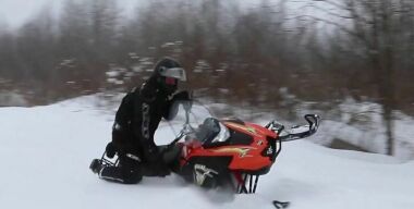 Длинный гусь с маленьким сердцем: видеообзор снегохода STELS Капитан 150L
