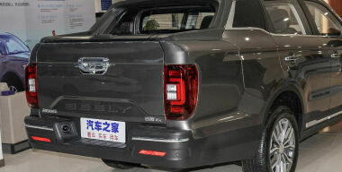 Из кроссовера Geely Atlas скроили пикап