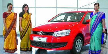 Автомобиль в пакетике, как способ борьбы с коронавирусом