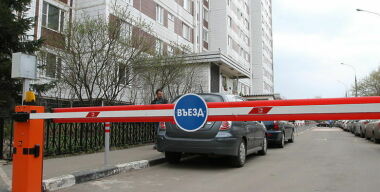 Появился законный способ снести шлагбаум в соседнем дворе