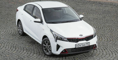 Дорогой Kia Rio по продажам обошел «народную» LADA Granta
