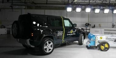 Land Rover похвастался, как Defender 110 держит удар