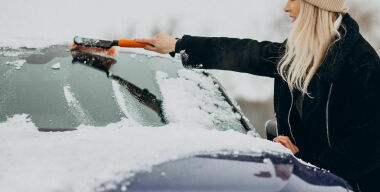 Почему крайне опасно зимой хранить машину под тентом