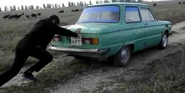 Как завести машину «с толкача» одному