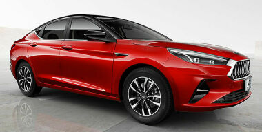 «Убийца» Skoda Rapid: JAC назвал цены на лифтбэк J7