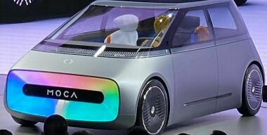 Новая модель GAC получила огромный «телевизор» вместо переднего бампера