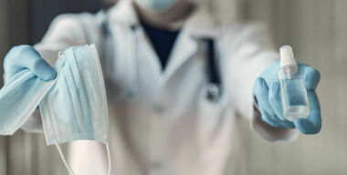 Коронавирус снизил доходы половины россиян, заставив многих отказаться от покупки машины