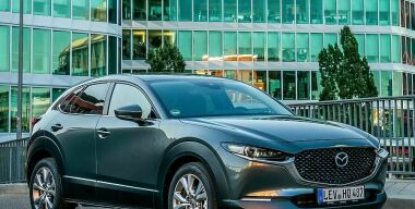 В России стартовали продажи кроссовера Mazda CX-30, который успел… подорожать