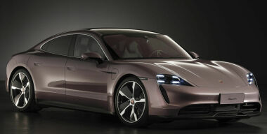 Porsche привезла в Россию «бюджетную» версию Taycan