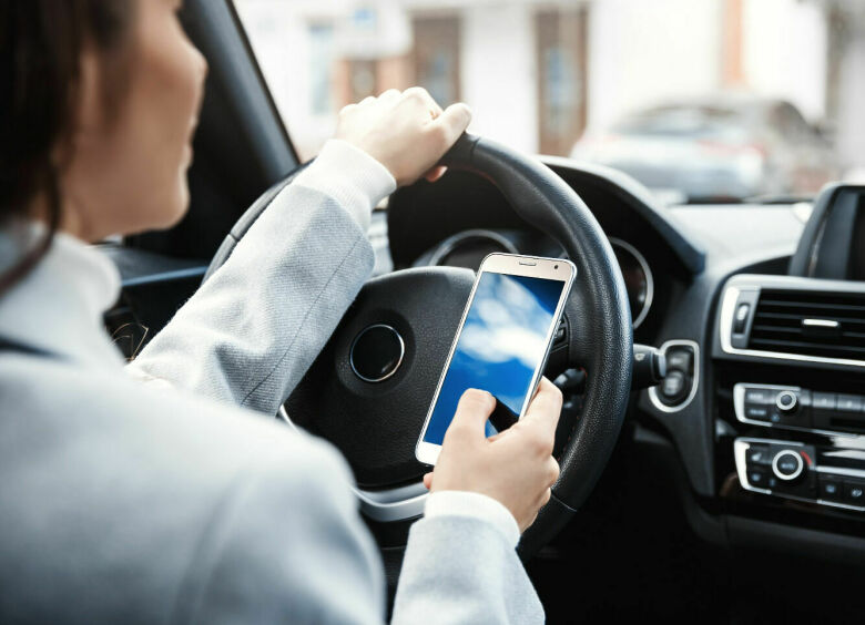 Изображение Почему новый штраф за использование смартфона за рулем будет незаконным