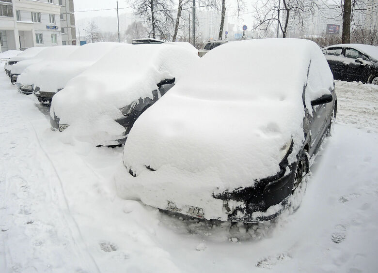 Изображение 5 «дырочек» в автомобиле, которые обязательно нужно смазать перед наступлением холодов