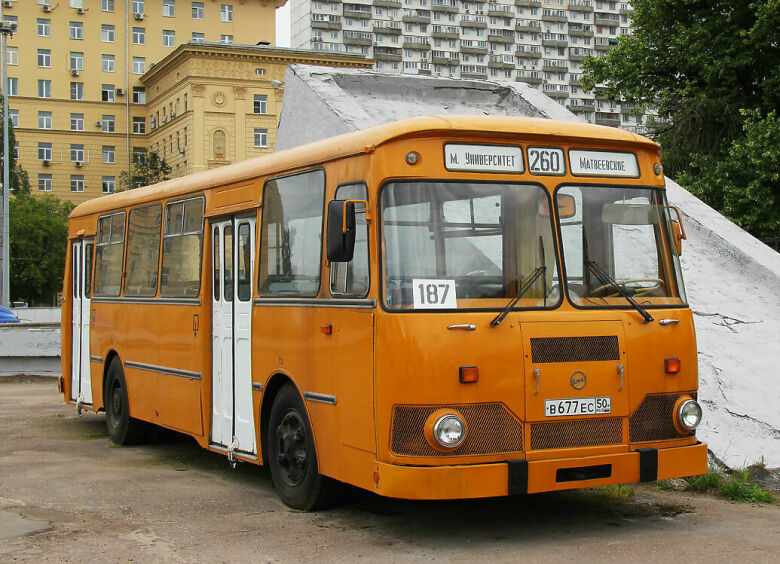 Изображение За легендарные автобусы ЛиАЗ-677 выручили рекордно большую сумму