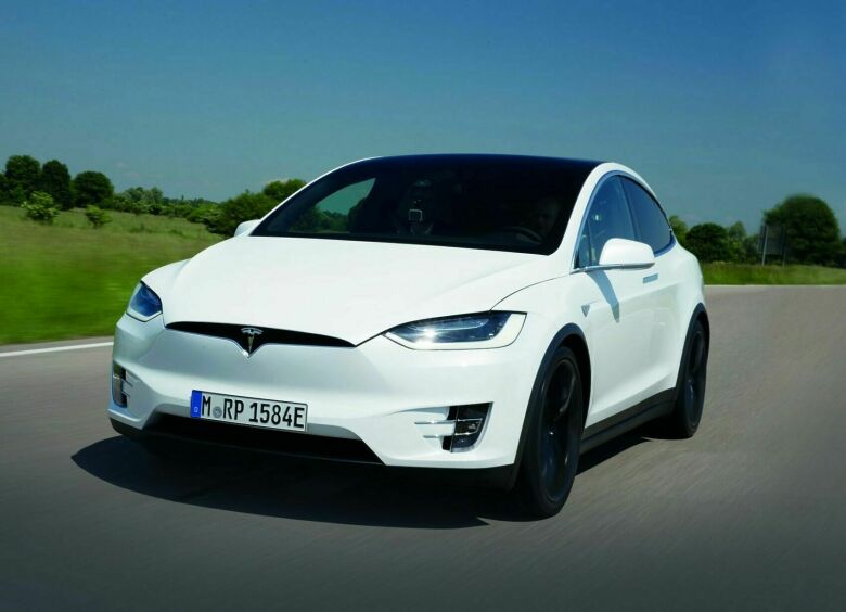 Изображение Tesla отзывает более 9500 электромобилей из-за отрывающейся крыши