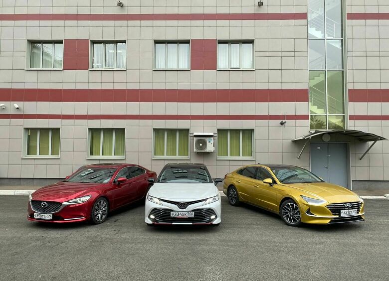 Изображение Чьи «понты» дороже: сравнительный тест Toyota Camry, Mazda6 и Hyundai Sonata