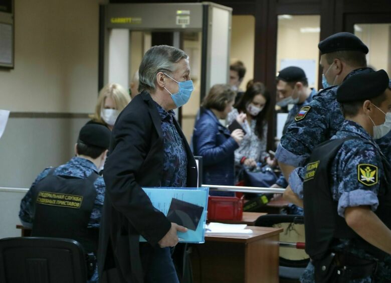 Изображение Адвокаты Ефремова рассчитывают смягчить приговор, предложив 2,4 млн. рублей семье водителя, погибшего в ДТП