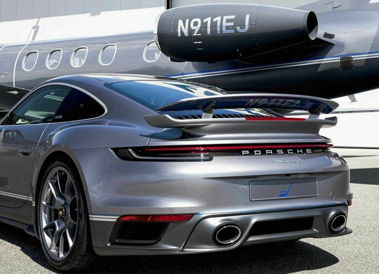 Изображение При покупке самолета теперь дарят Porsche 911