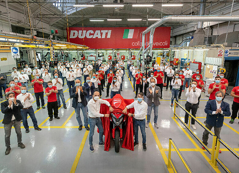 Изображение Ducati выпустила первый на планете мотоцикл с двумя радарами