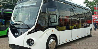 Белорусы разработали необычный автобус с нержавеющим кузовом