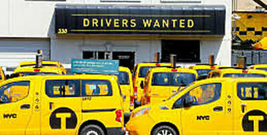 Какие подарки оставляют пассажиры таксистам вместо чаевых