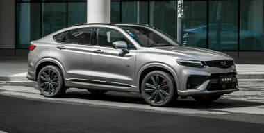 В Россию привезли первую партию мощных кроссоверов Geely Tugella