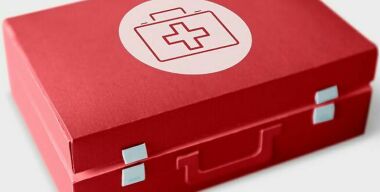 В России опять поменяли состав автомобильной аптечки