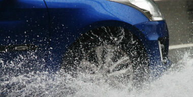 Что делать, если автомобиль потерял управляемость при аквапланировании