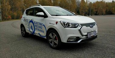 Китайский электромобиль JAC iEV7S установил в России рекорд по дальности хода