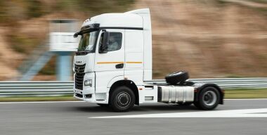 КАМАЗ приучит водителей экономить топливо