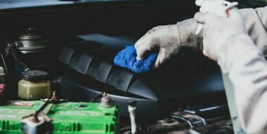 Для чего клеммы АКБ нужно смазывать смазкой, не проводящей электричество