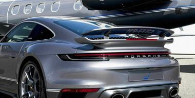 При покупке самолета теперь дарят Porsche 911