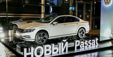 Немцы радикально «порезали» комплектации и моторы для Volkswagen Passat в России