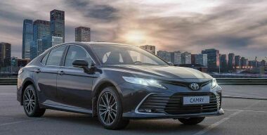 Омские власти отдали старые машины медикам, заказав себе новые