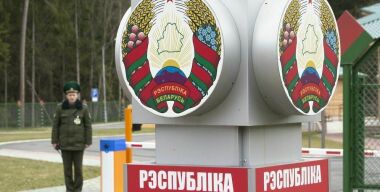 На белорусской таможне пробка: машины не пускают в страну