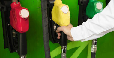 Почему на АЗС резко снизился недолив топлива, но выросли цены