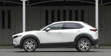 В Туркмении штрафуют водителей за черные детали на автомобилях