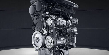 Как кроссовер Geely Tugella намерен «порвать» японских конкурентов