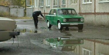Как помыть машину во дворе и не получить штраф