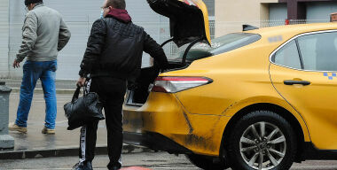 Как очередные коронавирусные ограничения отразились на московских таксистах