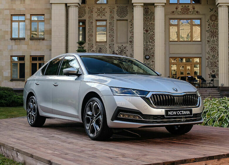 Изображение Первый видеообзор новой Skoda Octavia: чем обескуражил чешский лифтбэк?